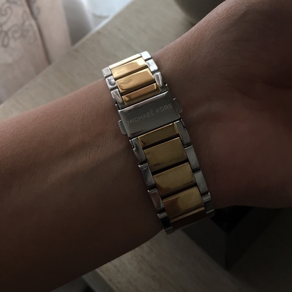 Michael Korda two-toned Parker watch - Picture 4 of 5